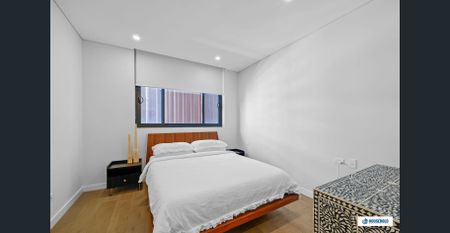 Chic, Convenient Living - Photo 3