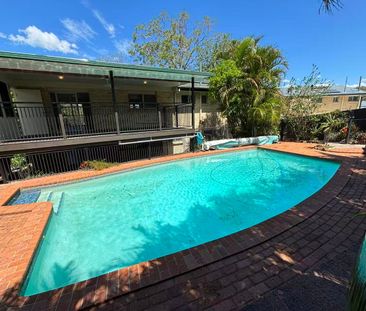 AN IMPRESSIVE 5-BEDROOM HOME! - Photo 5