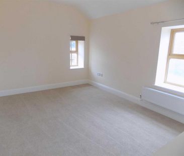 3 bedroom semi-detached house to rent - Photo 4