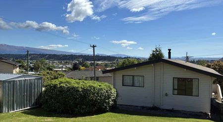 Spacious Family Home with Versatile Living Options - Photo 5