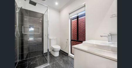 Beautiful 3-Bedroom Family Home!! Solar power!! Security cameras!! - Photo 5