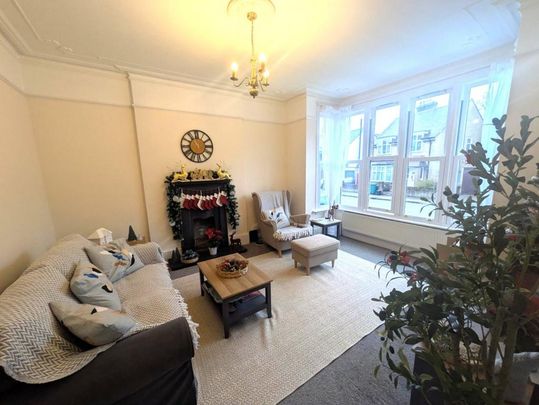 4 bedroom semi-detached house to rent - Photo 1