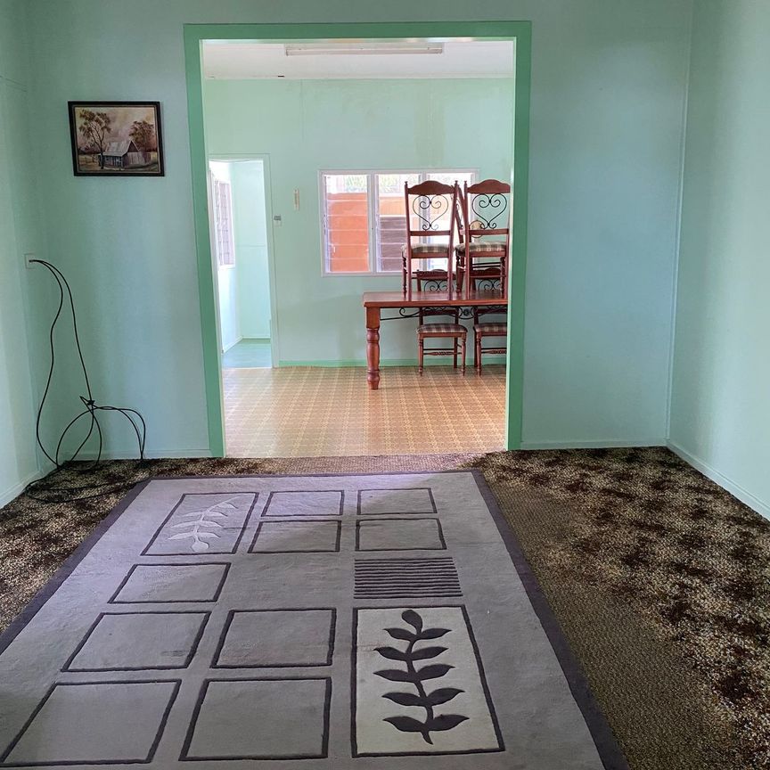 SPACIOUS THREE-BEDROOM HOME - Photo 1