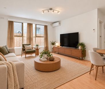 SPACIOUS GROUND FLOOR APARTMENT - Photo 1