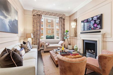 A beautifully refurbished four bedroom Chelsea townhouse offering striking design, generous living spaces and versatile modern amenities. - Photo 3