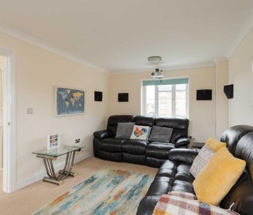 4 bedroom detached house to rent - Photo 2