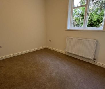 3 bedroom detached bungalow to rent - Photo 2