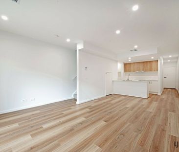 Townhouse in Millie complex! - Photo 4