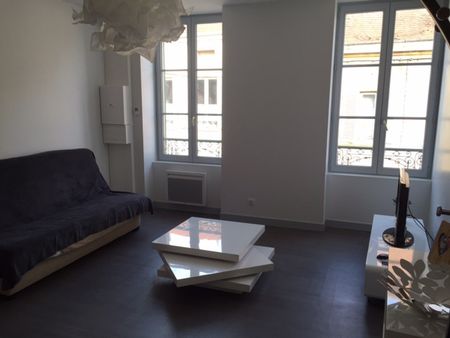 Location Appartement 2 pièces 39m² CHARLIEU 42190 - Photo 2