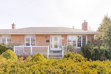 Detached Home For Lease | W8137902 - Photo 2