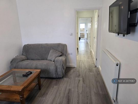 2 bedroom semi-detached house to rent - Photo 1