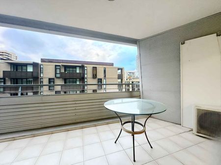 Spacious 1 bedroom unit - Photo 3