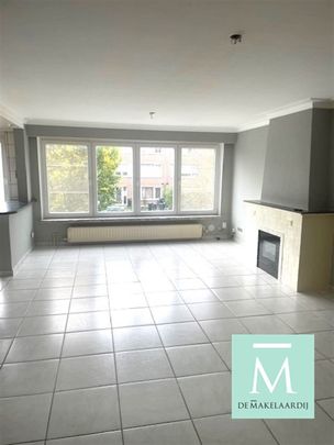 Mooi gelegen, instapklaar appartement met 2 slaapkamers en klein terrasje achteraan! - Foto 1