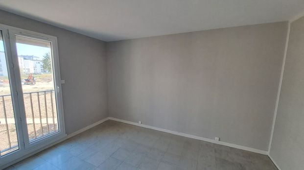 Location appartement T4 83.00m² à Reims (51100) Loyer CC * : 468.48 € Réf : ER.05758 - Photo 1