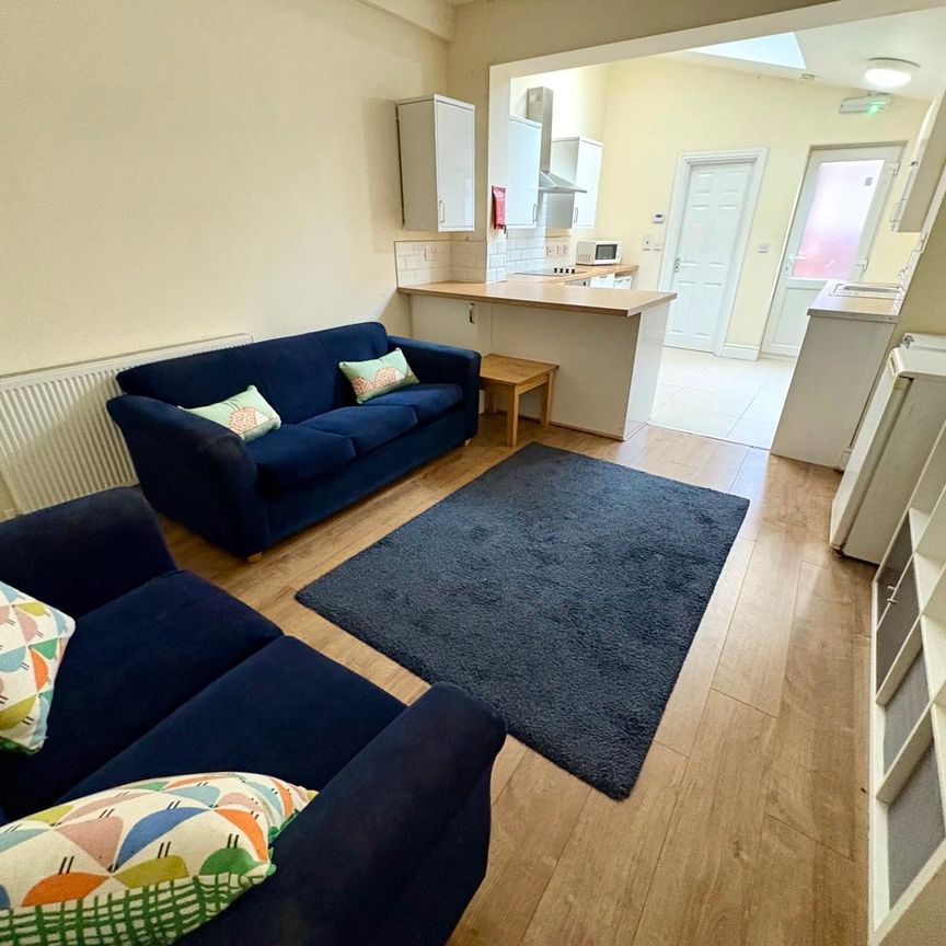 5 bedroom house to rent Pomona Street, Sheffield, South Yorkshire, S11 - Photo 1