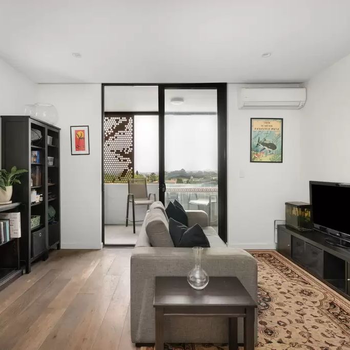 Stylish One-Bed Haven with Scenic Views - Photo 1