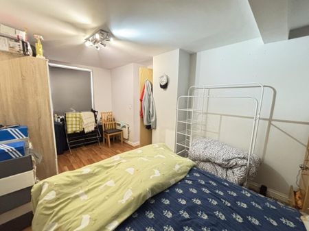 79 Flat 2 Brudenell Grove, Leeds, LS6 1HR - Photo 2