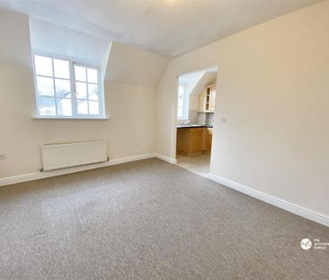 2 bedroom coach house to rent - Photo 2