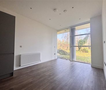 Roop House, Fleet, Hampshire, GU51 - Photo 5