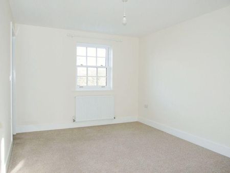 4 bedroom detached house to rent - Photo 2