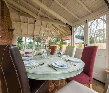 All inclusive short let. Handsome Victorian farmhouse with rural view - Photo 2