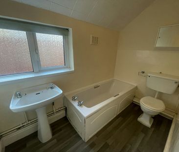 Terraced House to rent on - Photo 4