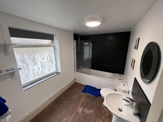 1 bedroom in a house share to rent - Photo 1