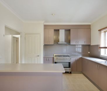 Beautiful Family Home!! - Photo 5