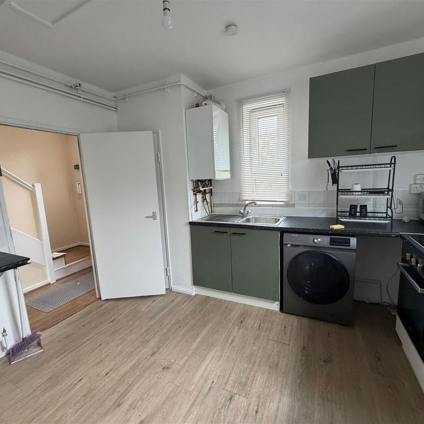 Rogers Road, London E16 - Photo 1