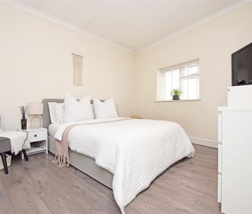 Tudor Road, Hampton, TW12 - Photo 3