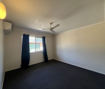 Low maintenance 2 bedroom unit is ideal North Mackay location! - Photo 2