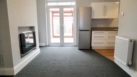 3 bedroom terraced house to rent - Photo 4