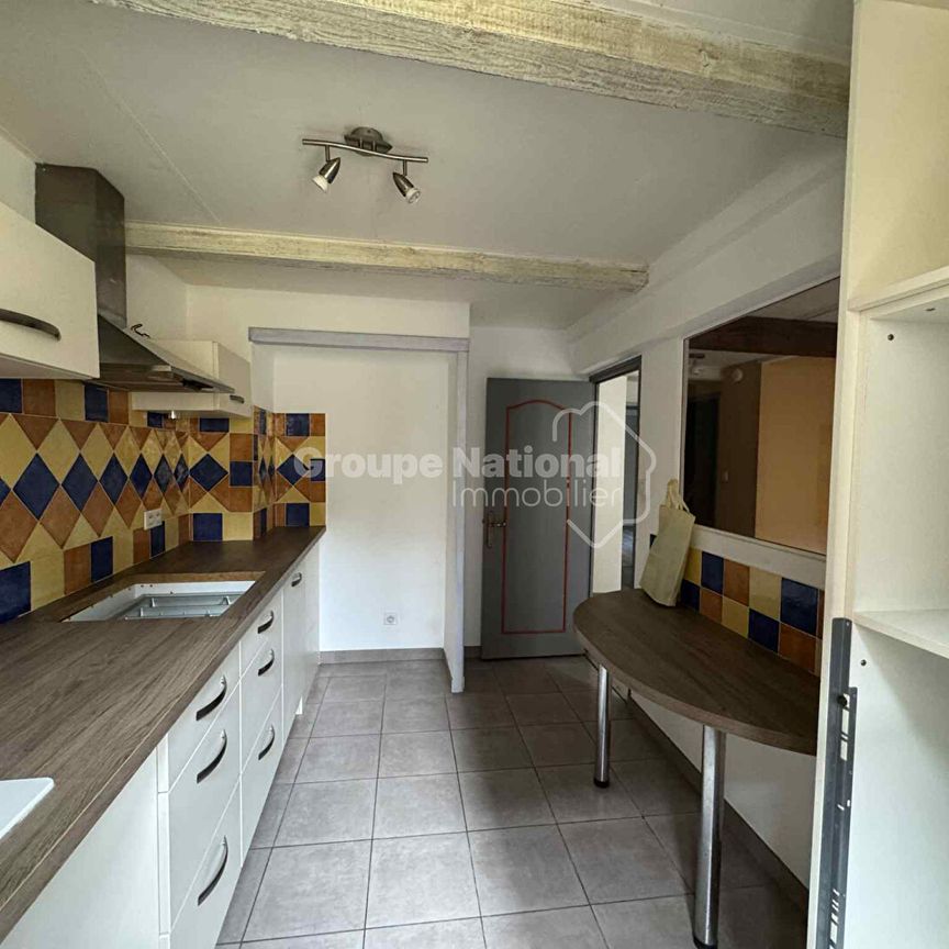 T2 AU COEUR DU CENTRE-VILLE D'ARLES, - Photo 1