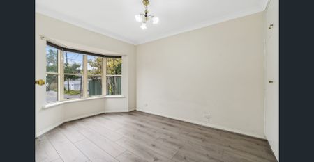 Well designed 3 bedroom family home. 2 living areas. Excellent location. - Photo 2