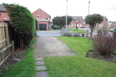 2 bedroom semi-detached house to rent - Photo 4