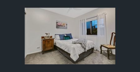 Spacious and Modern Family Home - Photo 3