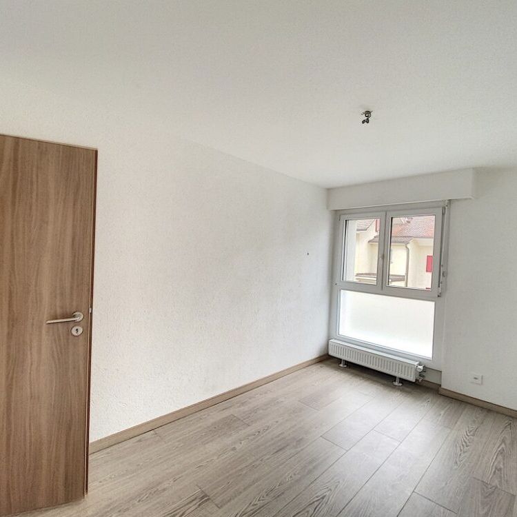 Superbe appartement de 4.5 pièces 2ème étage au coeur de Domdidier - Foto 1