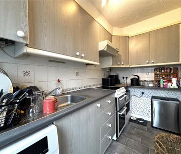 2 bedroom semi-detached house to rent - Photo 2