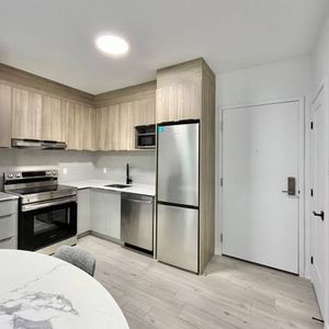 Spectacular 1 Bedroom Condos in Westmount ** Brand New Construction ** - Photo 2