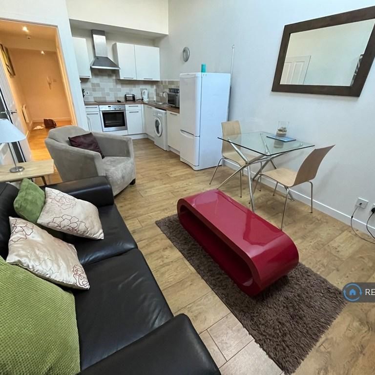 2 bedroom flat to rent - Photo 1