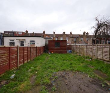 3 bedroom terraced house to rent - Photo 6