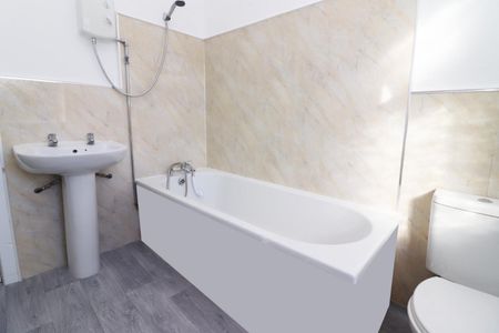 3 bedroom House To Let - Photo 4