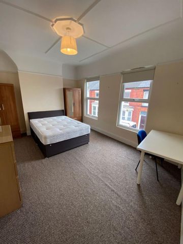 3 bedroom terraced house to rent - Photo 4