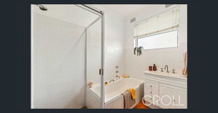 Oversized Three Bedroom Apartment With Harbour Views - Photo 2