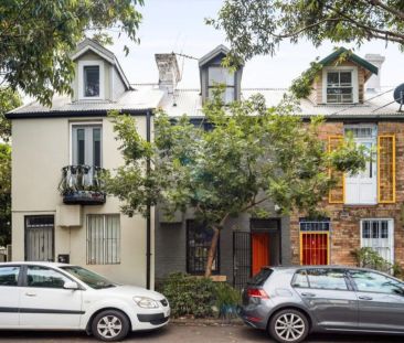 Classic Tri-Level Terrace with Parkside Aspect - Photo 1