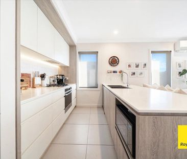 Lovely and Modern Family Home - Close to Amenities - Photo 1