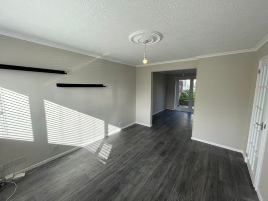 Rhodfa Fadog, Swansea, SA6 - Photo 1