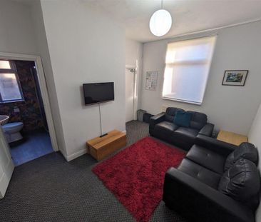 5 bedroom private hall to rent - Photo 1