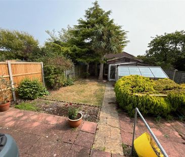 2 bedroom bungalow to rent - Photo 1