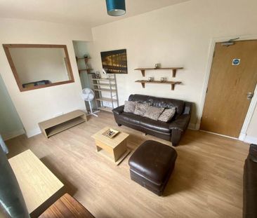 3 bedroom flat to rent - Photo 1